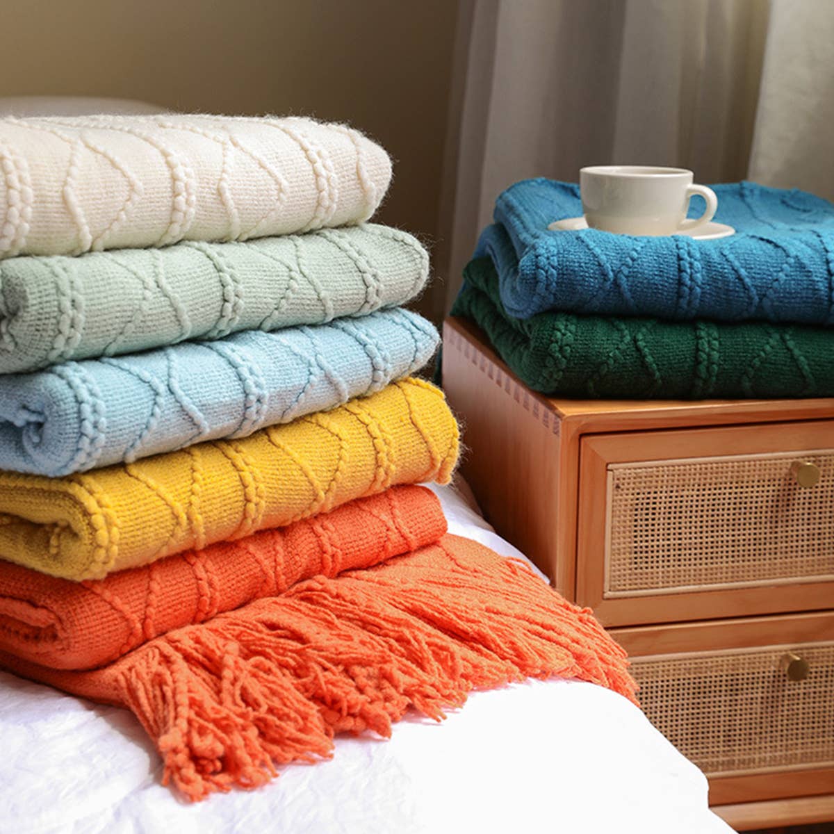 KNITTED WARM BLANKET WITH TASSELS_CWMM0199