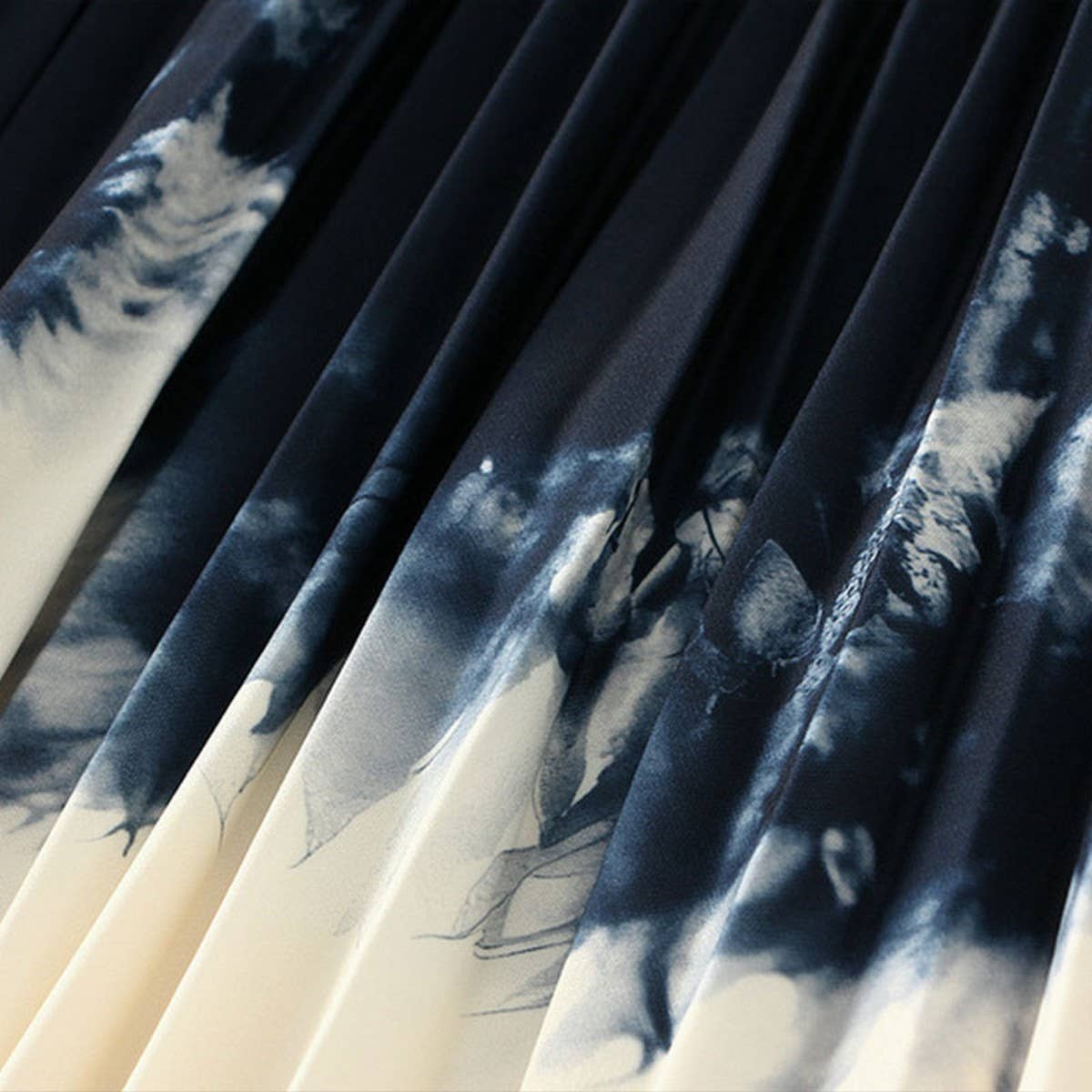 GRADIENT PRINT PLEATED A LINE FLOWY MIDI SKIRT_CWBMS0402