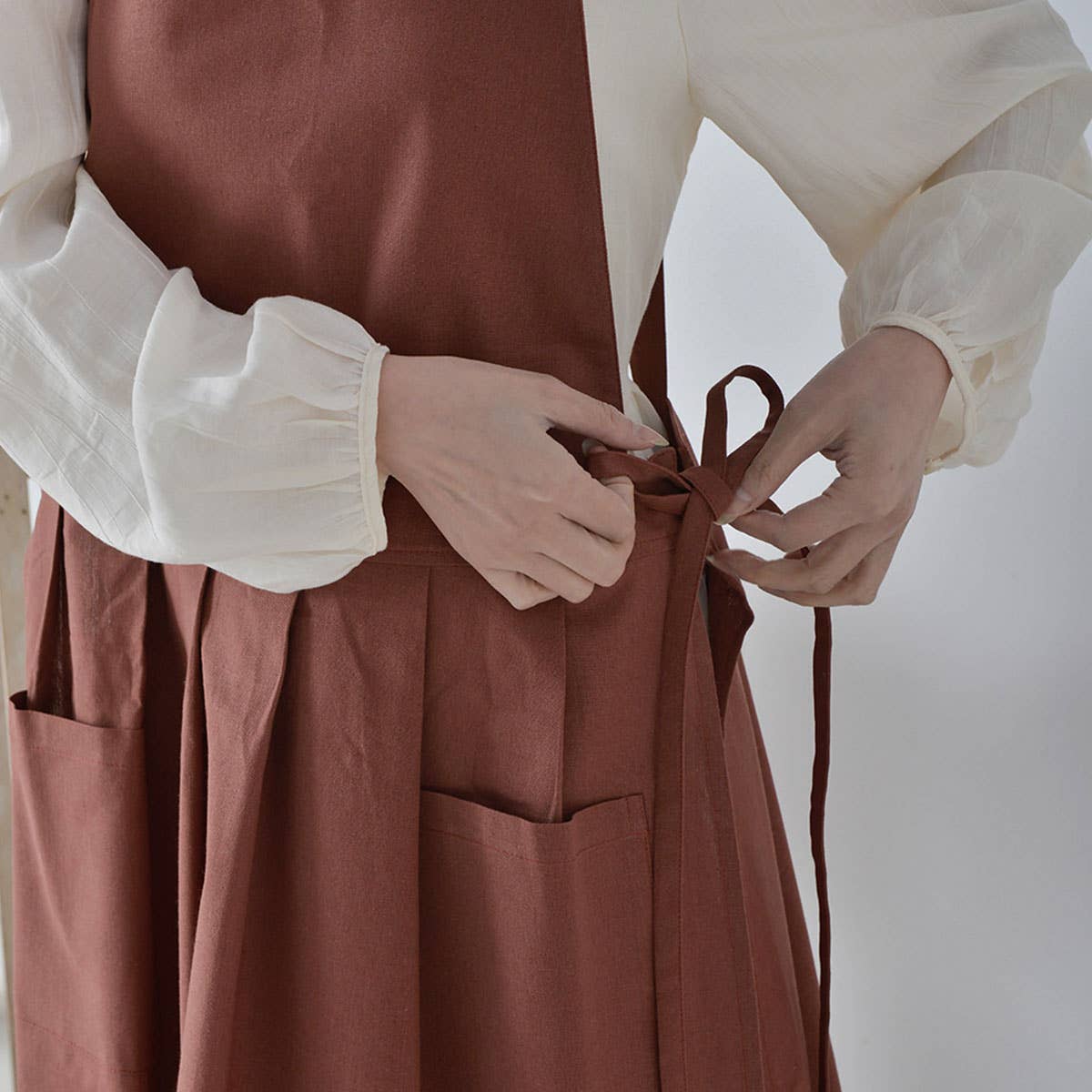 COTTON SOLID COLOR ADJUSTABLE APRONS WITH POCKETS_CWMM3298