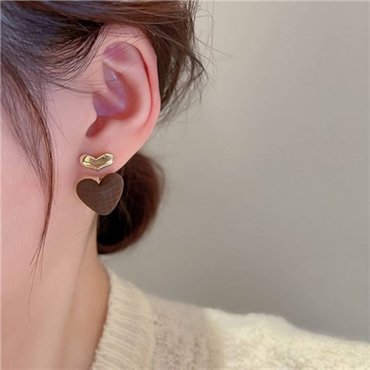 TEMPERAMENTAL HIGH END CHECKERED HEART EARRINGS_CWAJE3174