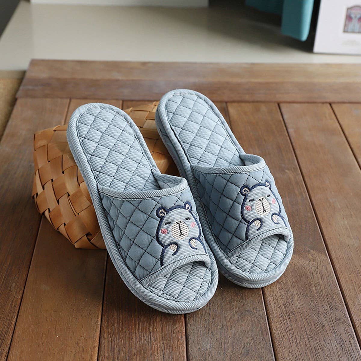 PLAID CAPYBARA THICK FABRIC SLIPPERS WITH GRIP_CWSHF0181