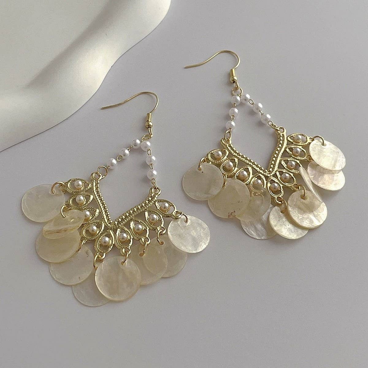 FRENCH GEOMETRIC SCALLOPED SHELL TASSEL EARRINGS_CWAJE2180