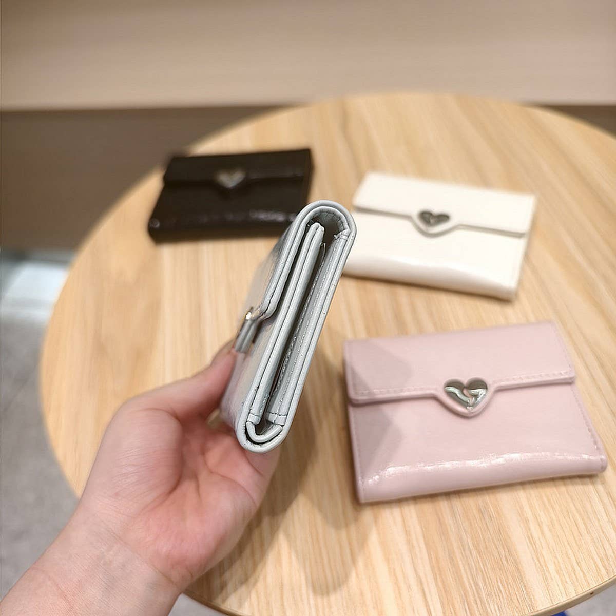 Solid Color Heart Trifold Slim Short Wallet_Cwab06199