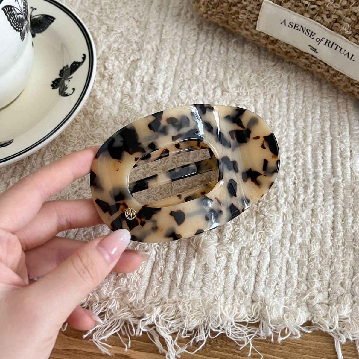 Oval Flat Hair Claw Lazy Retro Shark Clip_Cwaha08044