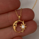 GOLD MOON ZIRCON PENDANT NECKLACE_CWMM5302