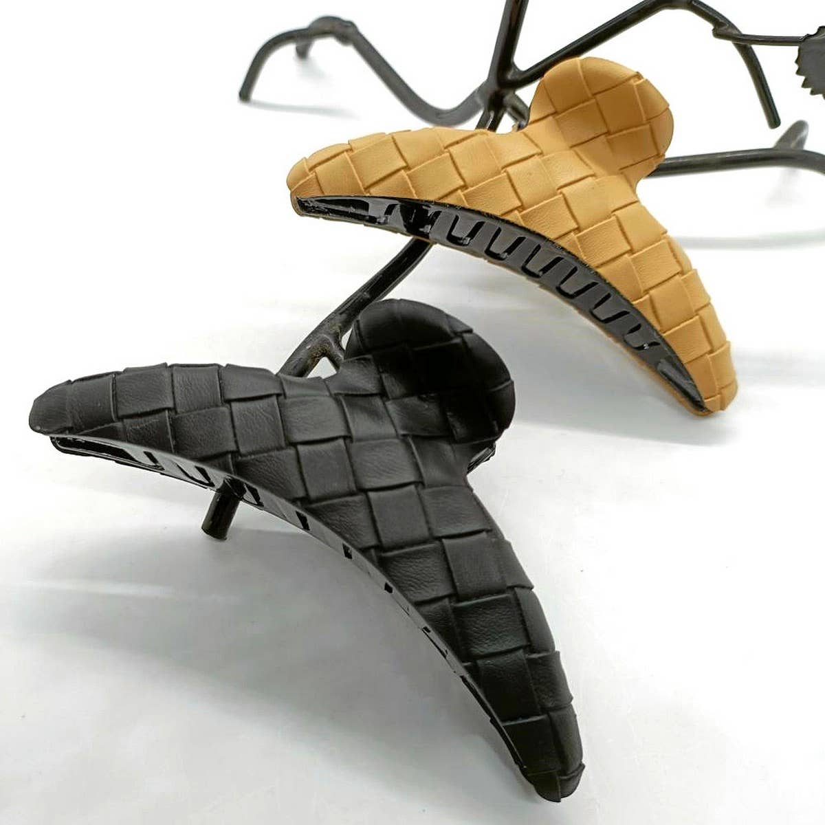 ELEGANT WOVEN LATTICE PU LEATHER HAIR CLAW_CWAHA6378