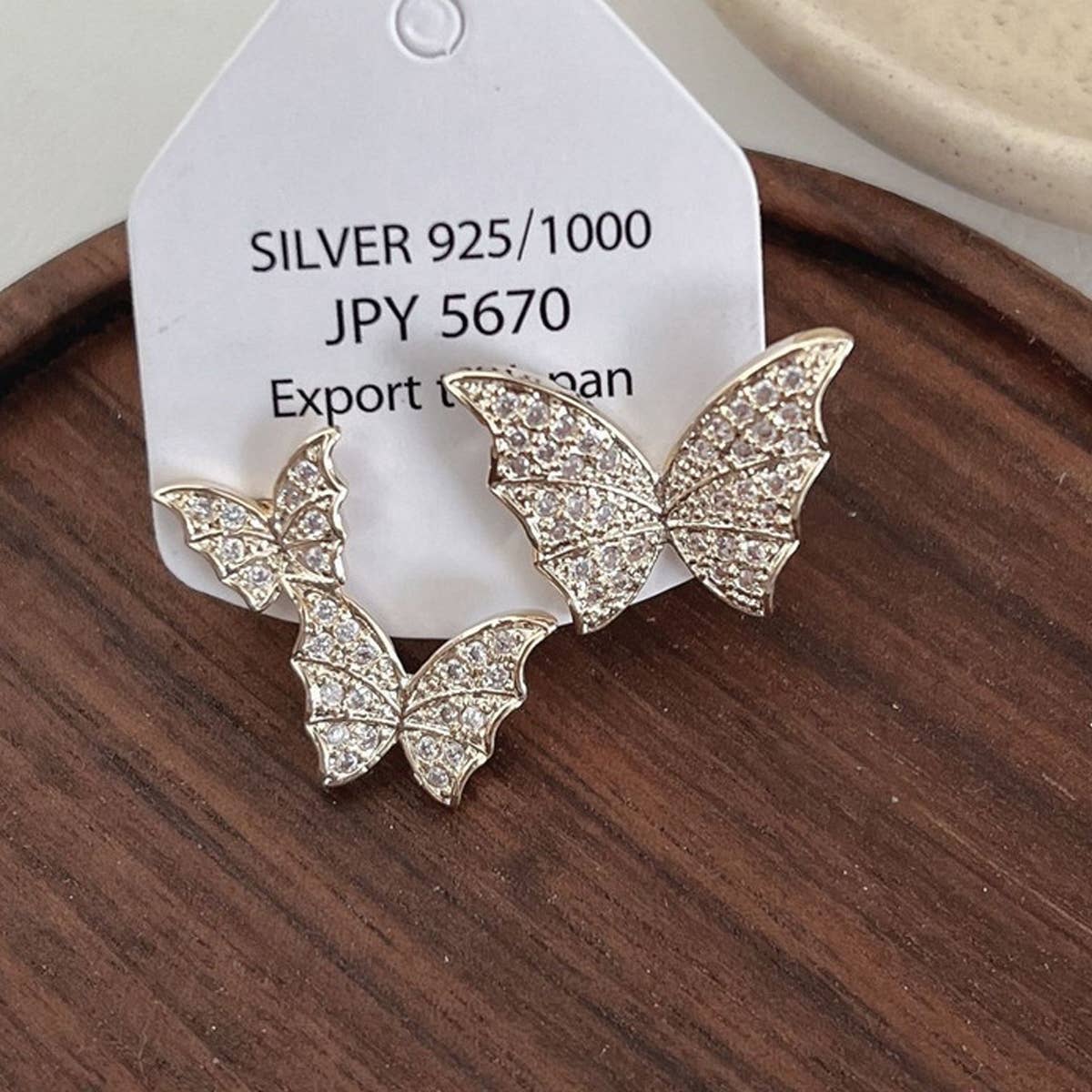 FOREST ASYMMETRIC BUTTERFLY EARRINGS_CWAJE1520
