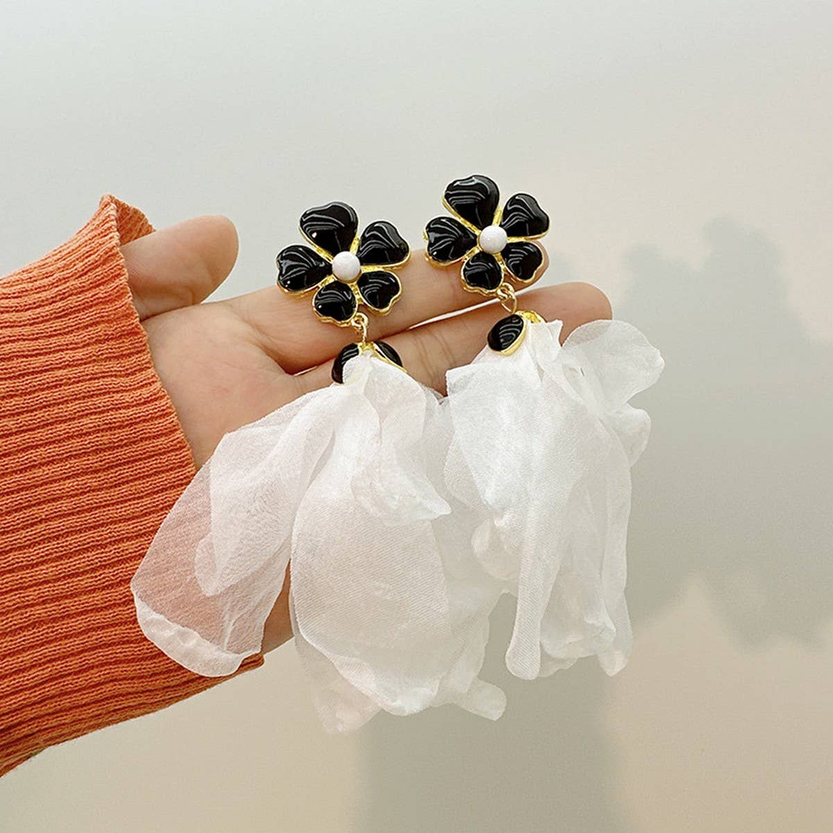 BOLD ENAMEL FLOWER TASSEL EARRINGS DESIGNER STYLE_CWMM6282