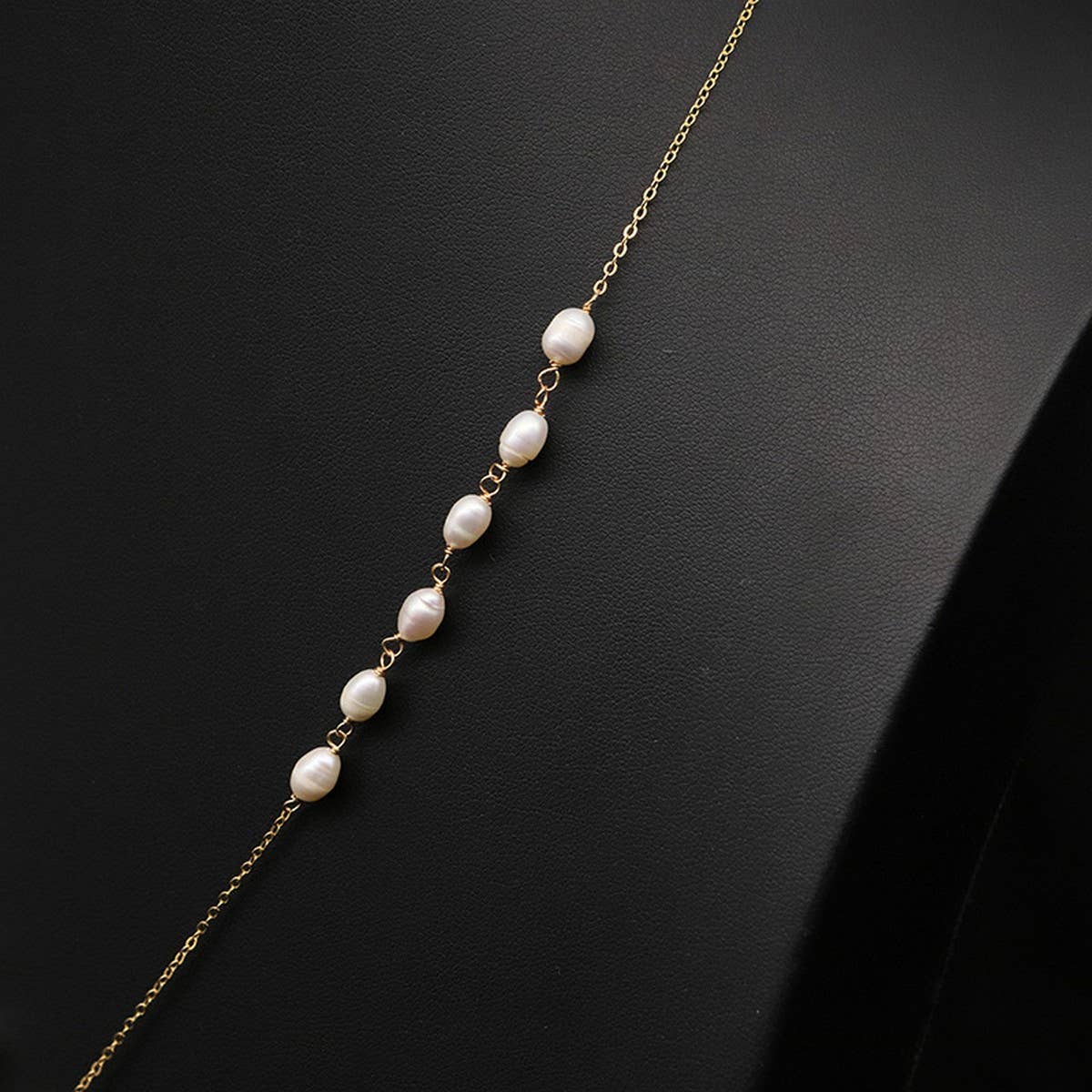 Womens Versatile And Elegant Pearl Necklace