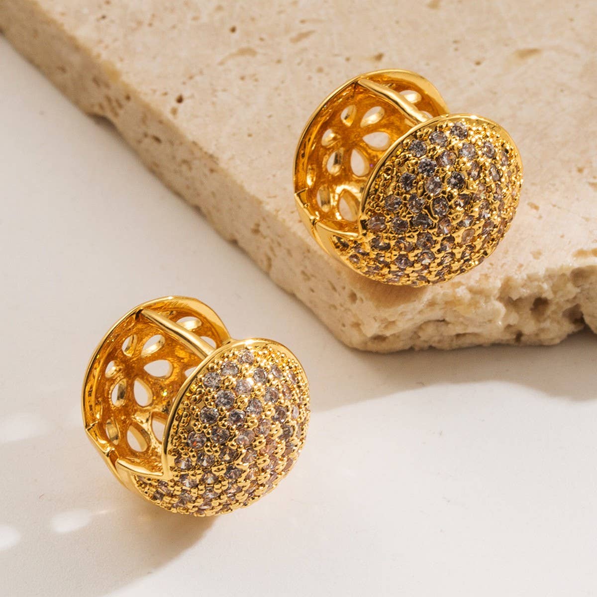 CREATIVE GEOMETRIC GOLD PLATED HOOP EARRINGS_CWMM8522