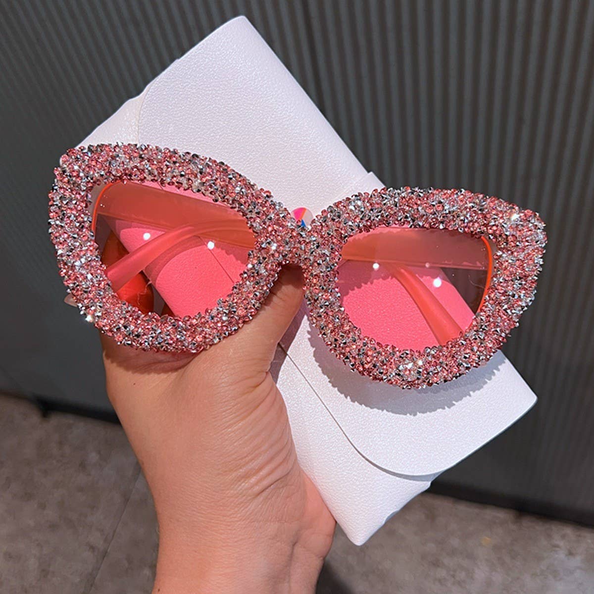 LARGE FRAME CAT EYE SUNGLASSES WITH DIAMONDS_CWASG0822