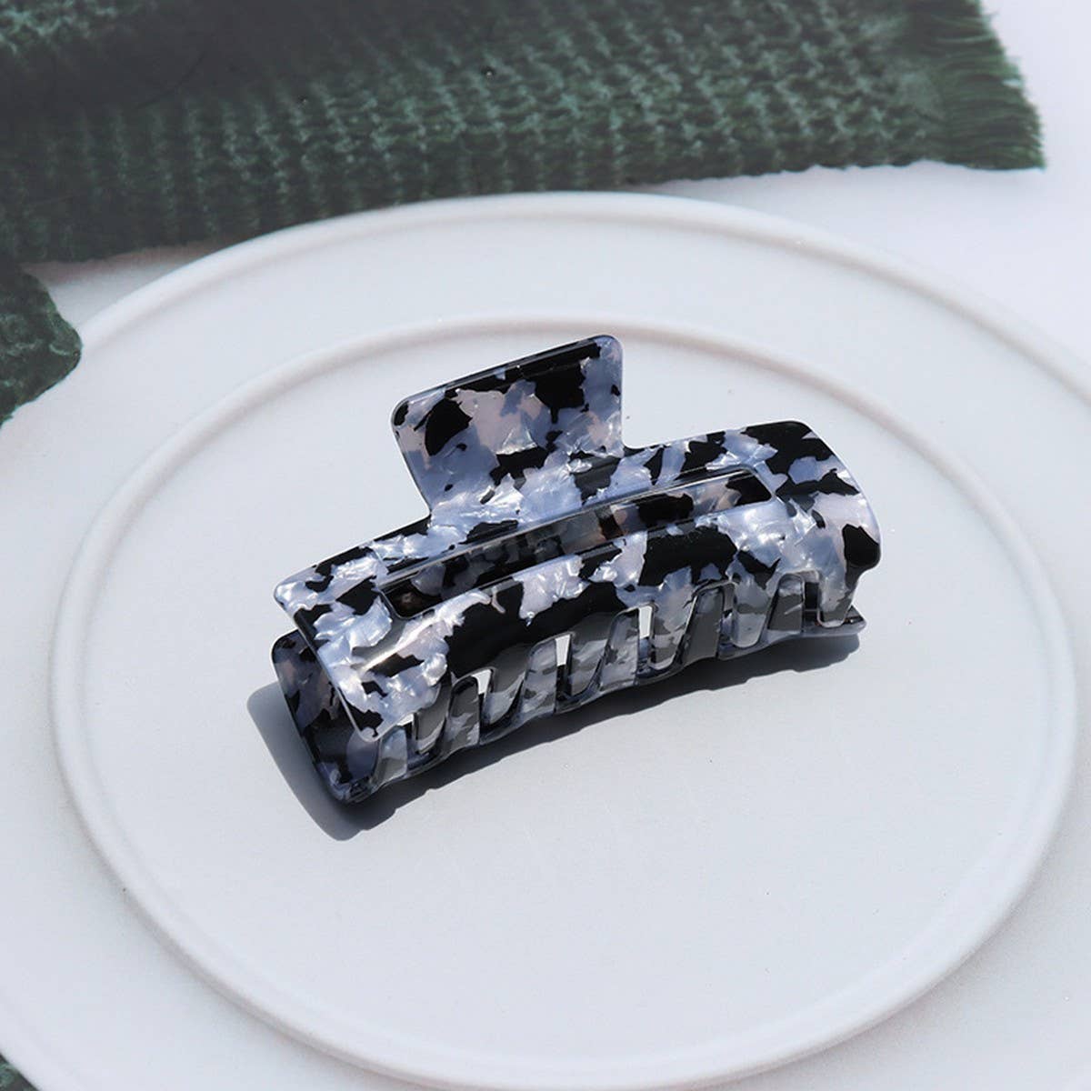 8 5CM HOLLOW SQUARE HAIR CLAW RETRO FRENCH STYLE_CWAHA2627