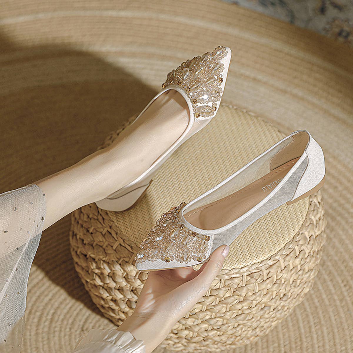 LIGHT RHINESTONE POINTED TOE FLATS_CWSHS0705