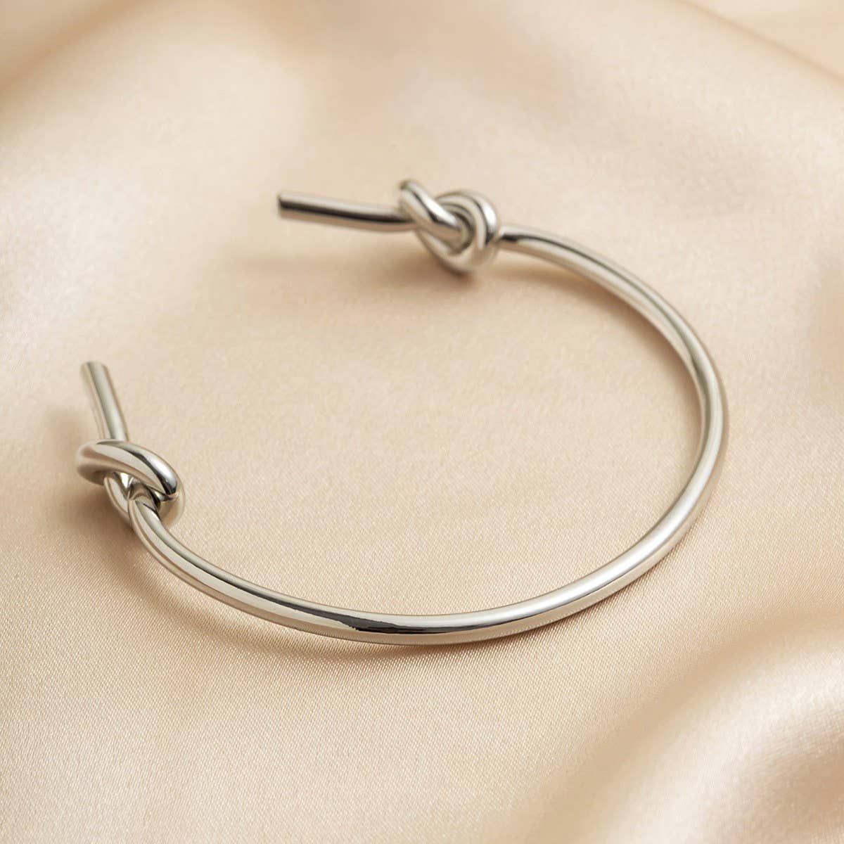 SIMPLE DOUBLE LAYER HOLLOW KNOTTED OPEN BRACELET_CWMM3101