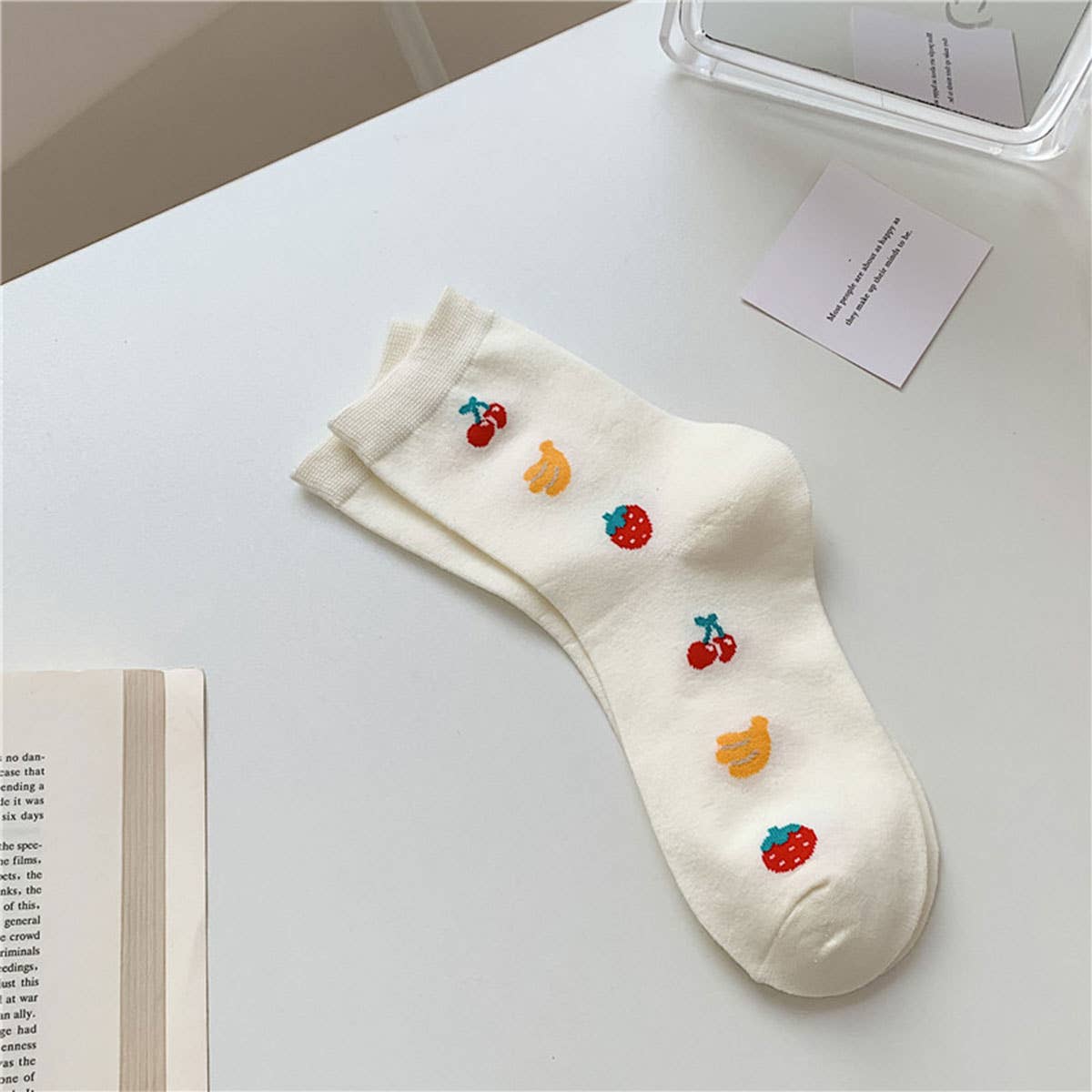 MILKY WHITE DOODLE SMILEY PATTERN CREW SOCKS_CWMS0208