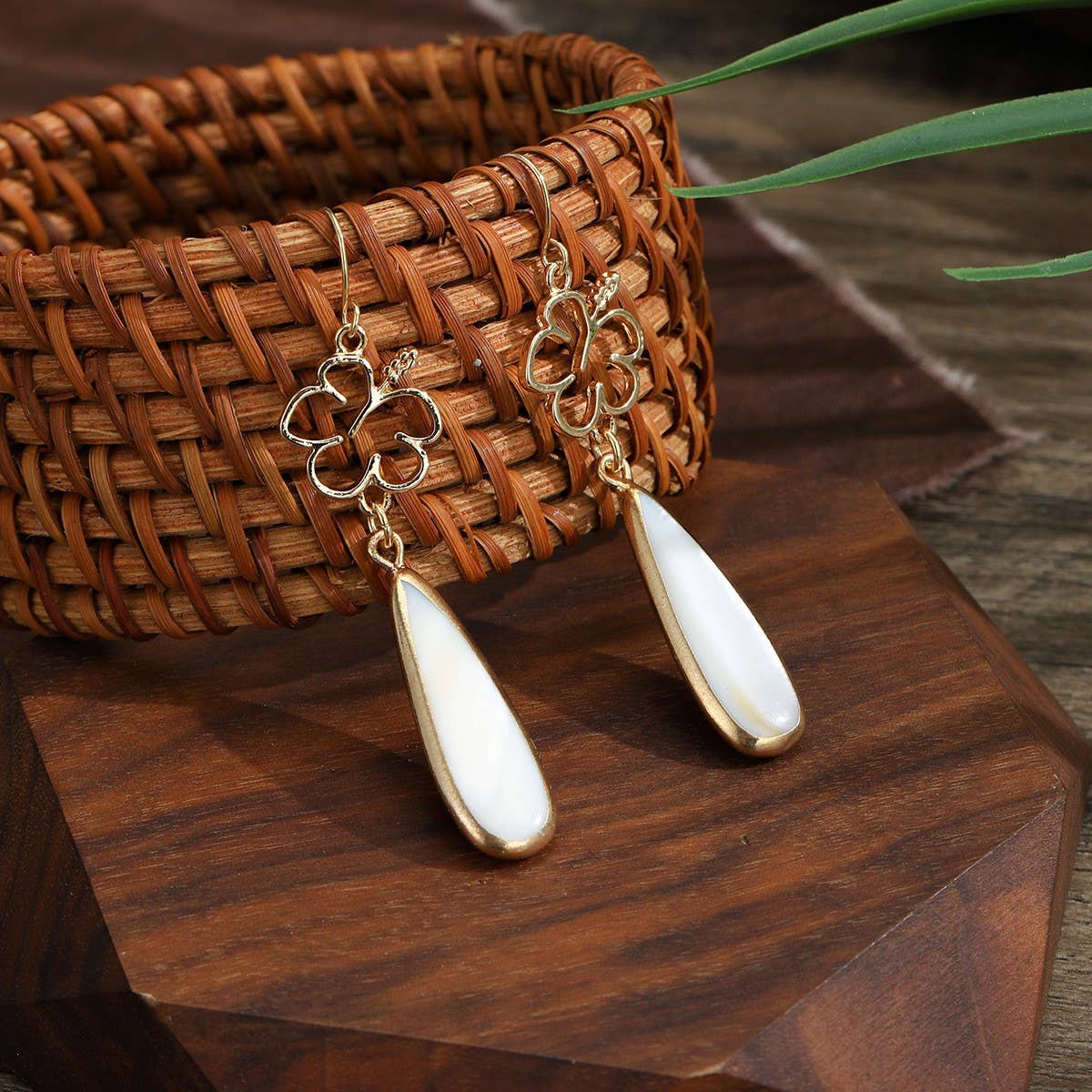 SIMPLE STYLE TEARDROP SHAPED SHELL EARRINGS_CWMM4267