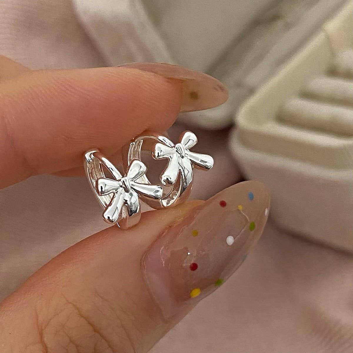 GENTLE AND VERSATILE HIGH END SIMPLE BOW EARRINGS_CWAJE3014