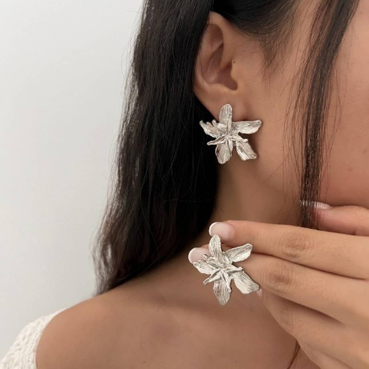 SIMPLE EARRINGS FOR WOMEN RETRO LEAF EARRINGS_CWMM3200
