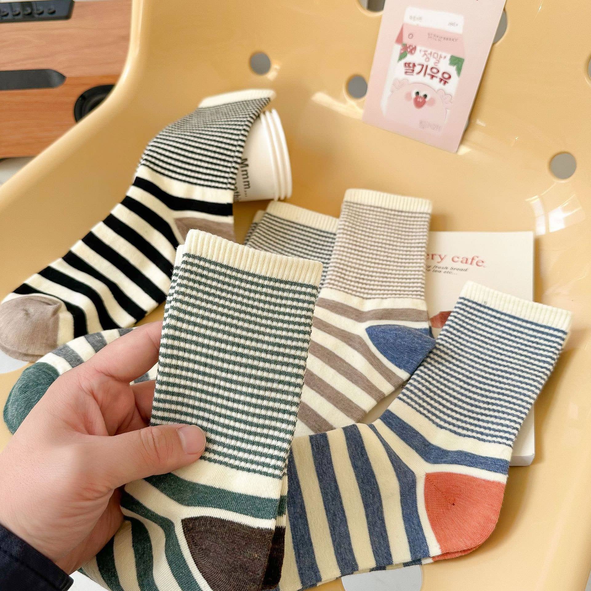 STRIPE PATTERN COTTON CREW SOCKS FOR WOMENS_CWMS0903