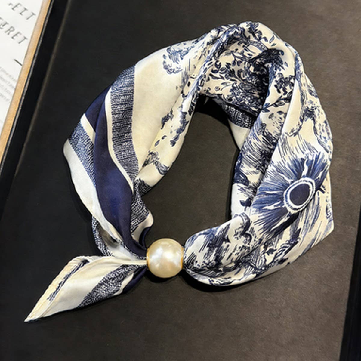 Ivory Pearl Magnetic Skinny Neck Scarf_Cwasc03933