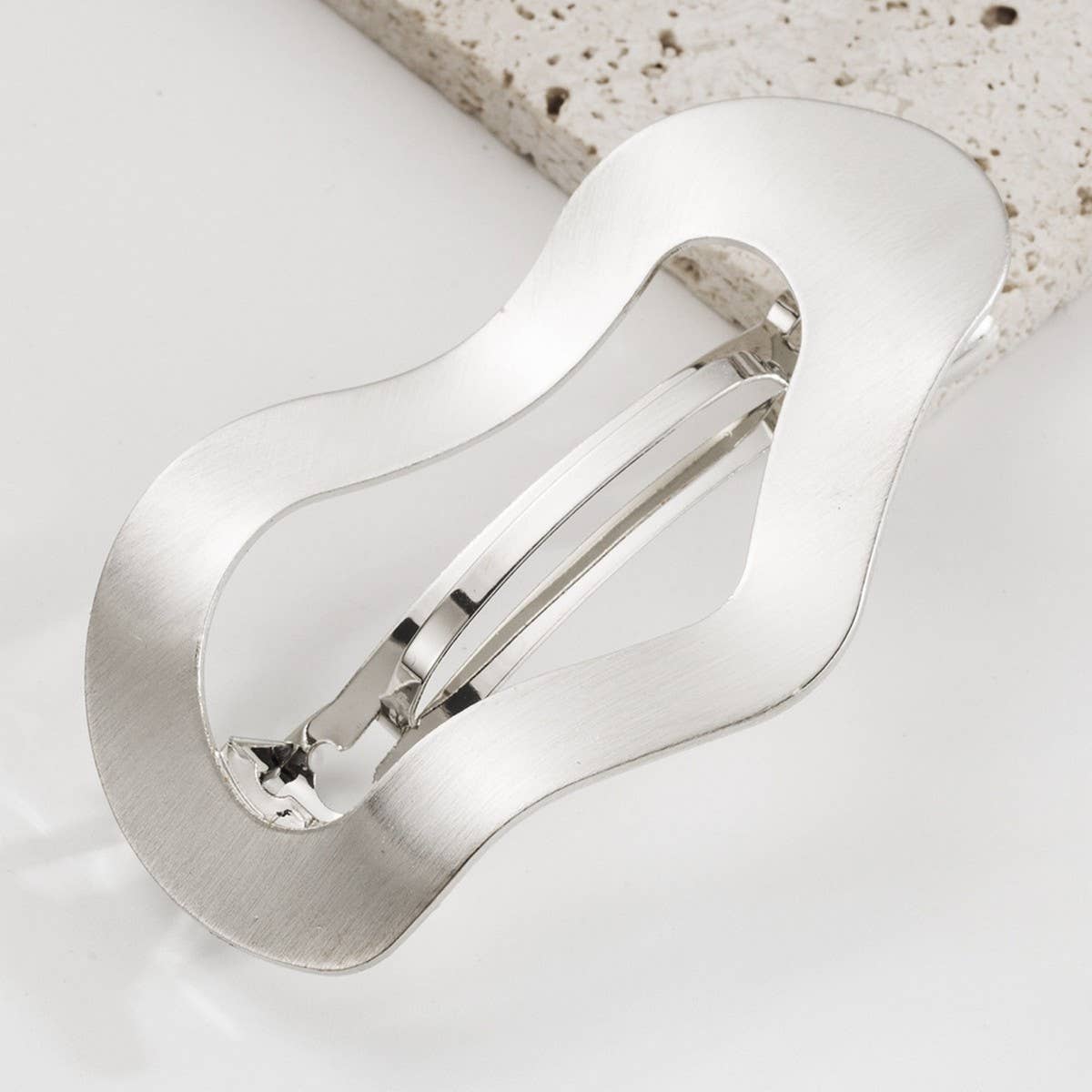 MINIMALIST METAL OVAL GEOMETRIC SPRING HAIR CLIP_CWAHA6204