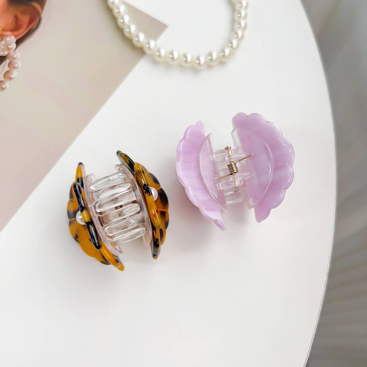 SMALL FRESH PEARL SHELL DOPAMINE AESTHETIC HAIRPIN_CWAHA1503