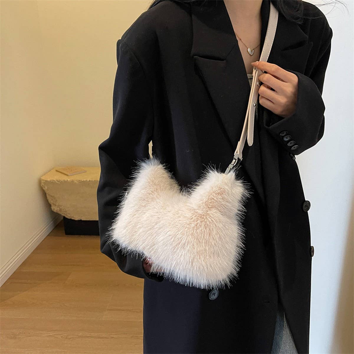 Winter Faux Fox Fur Single Shoulder Plush Bag_Cwab3943