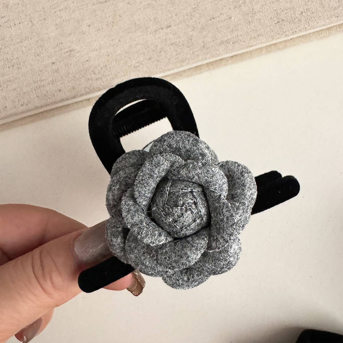 COOL GRAY CAMELLIA HAIRPIN HEADBAND_CWAHA4670