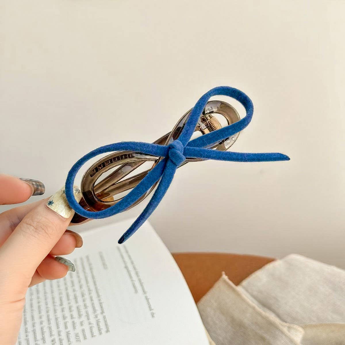 Velvet Bow Twist Clip Elegant Hair Claw_Cwaha08043