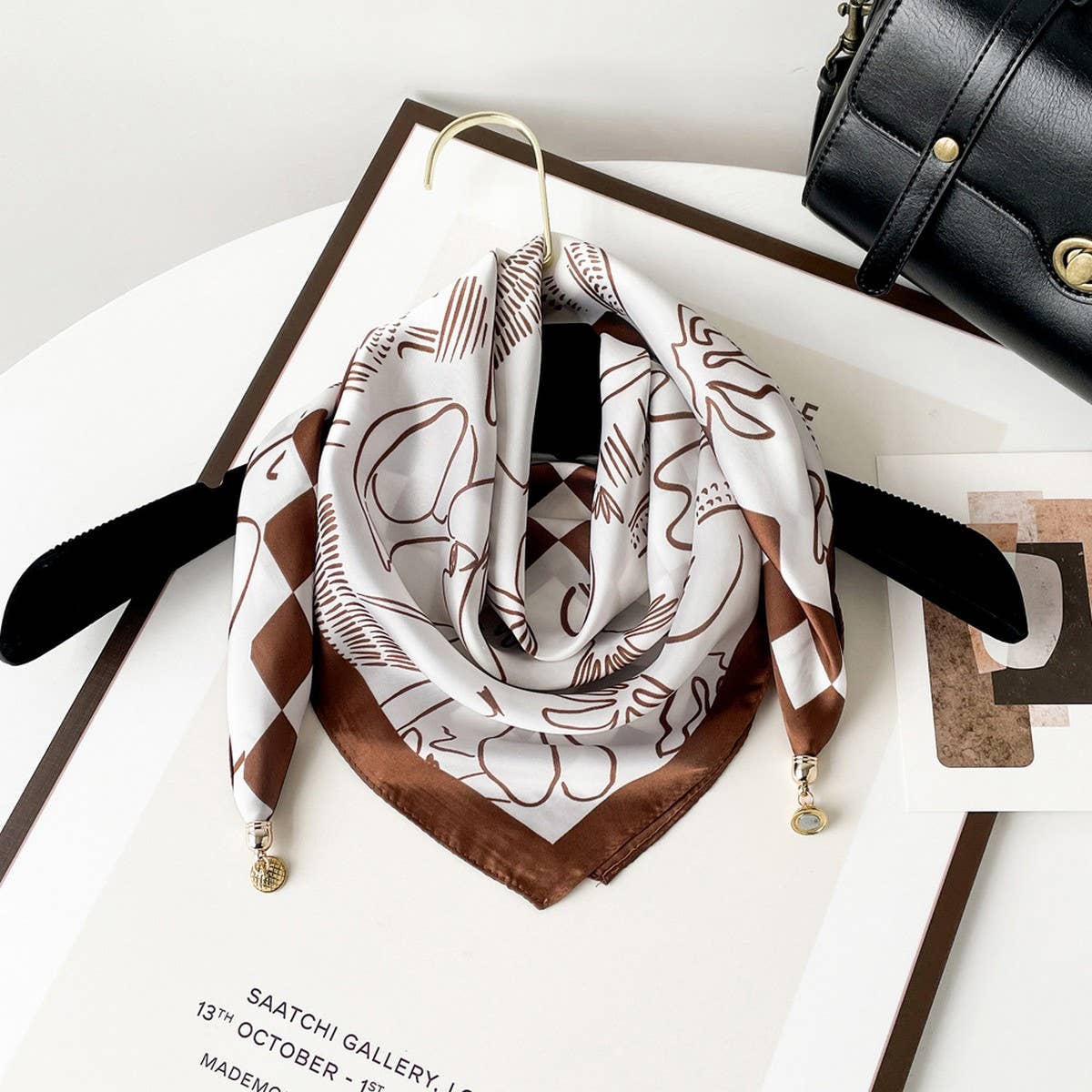 Magnetic Print Triangle Scarf For Spring Style_Cwasc02917