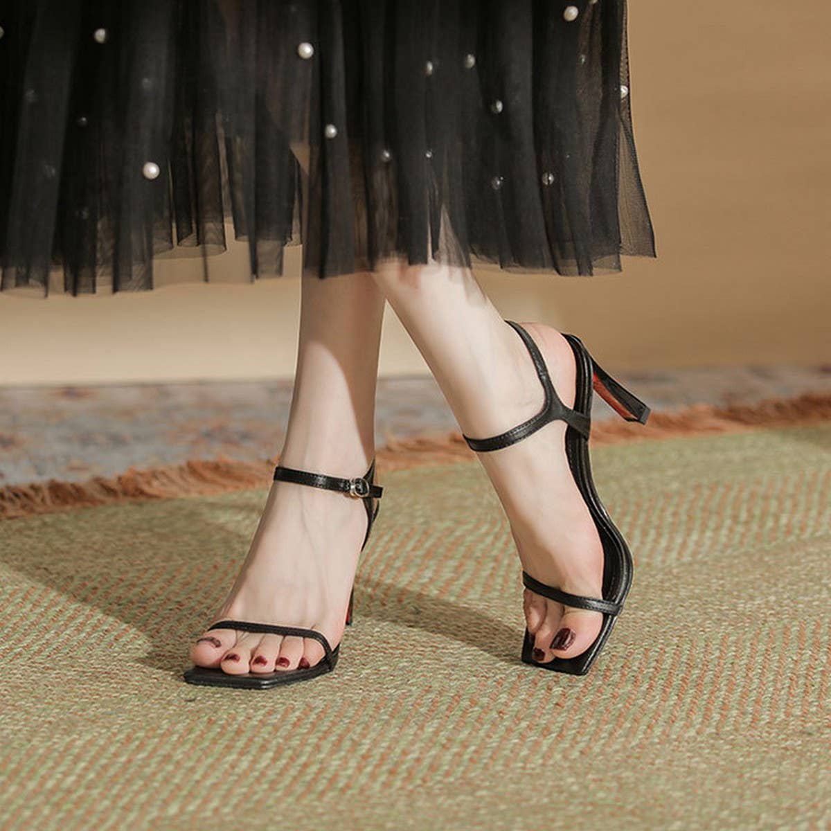 BLACK MINIMALIST SQUARE HEADED LADIES HEELS_CWSHH0021