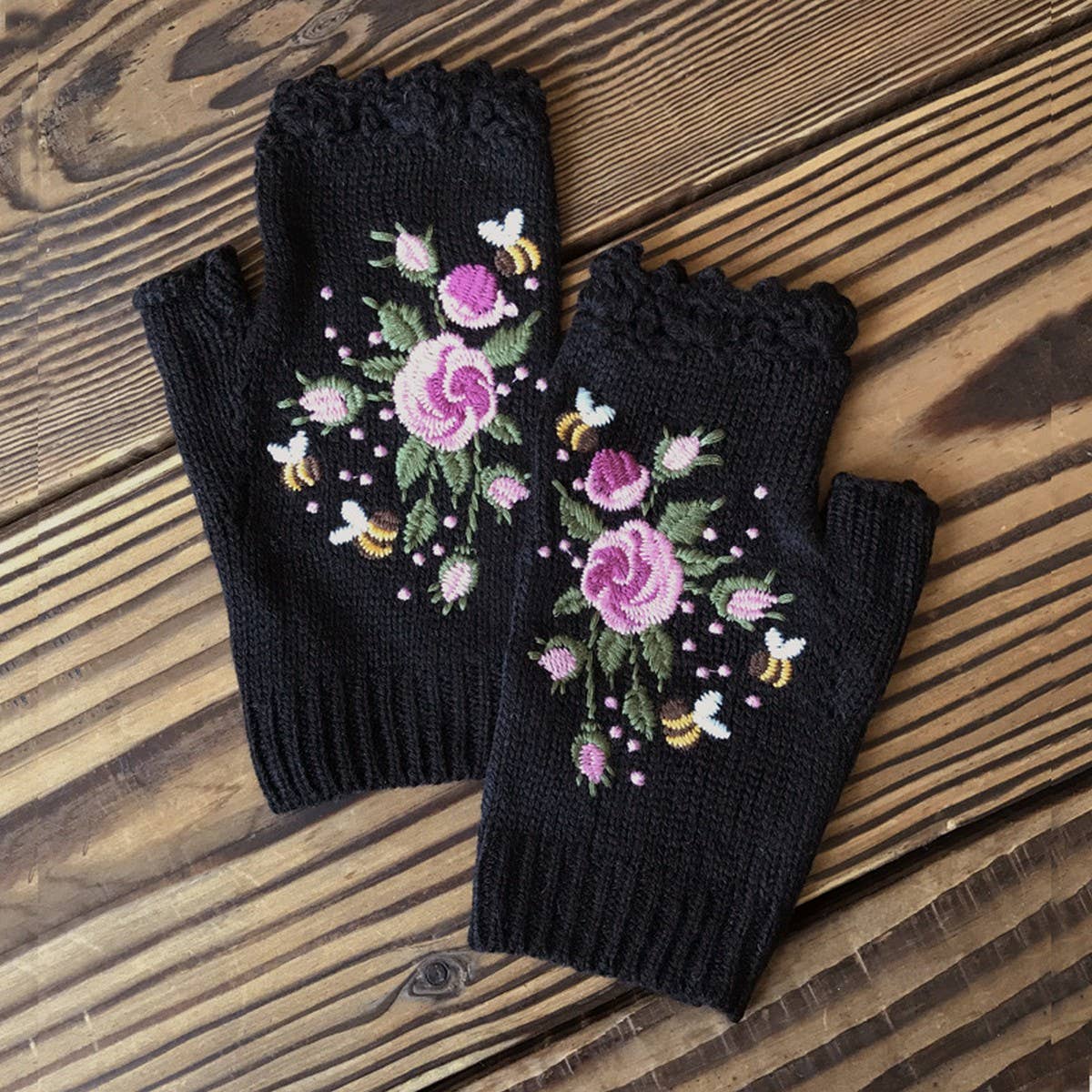 KNIT WINTER GLOVES BEE BLOSSOM EMBROIDERY_CWMM1662