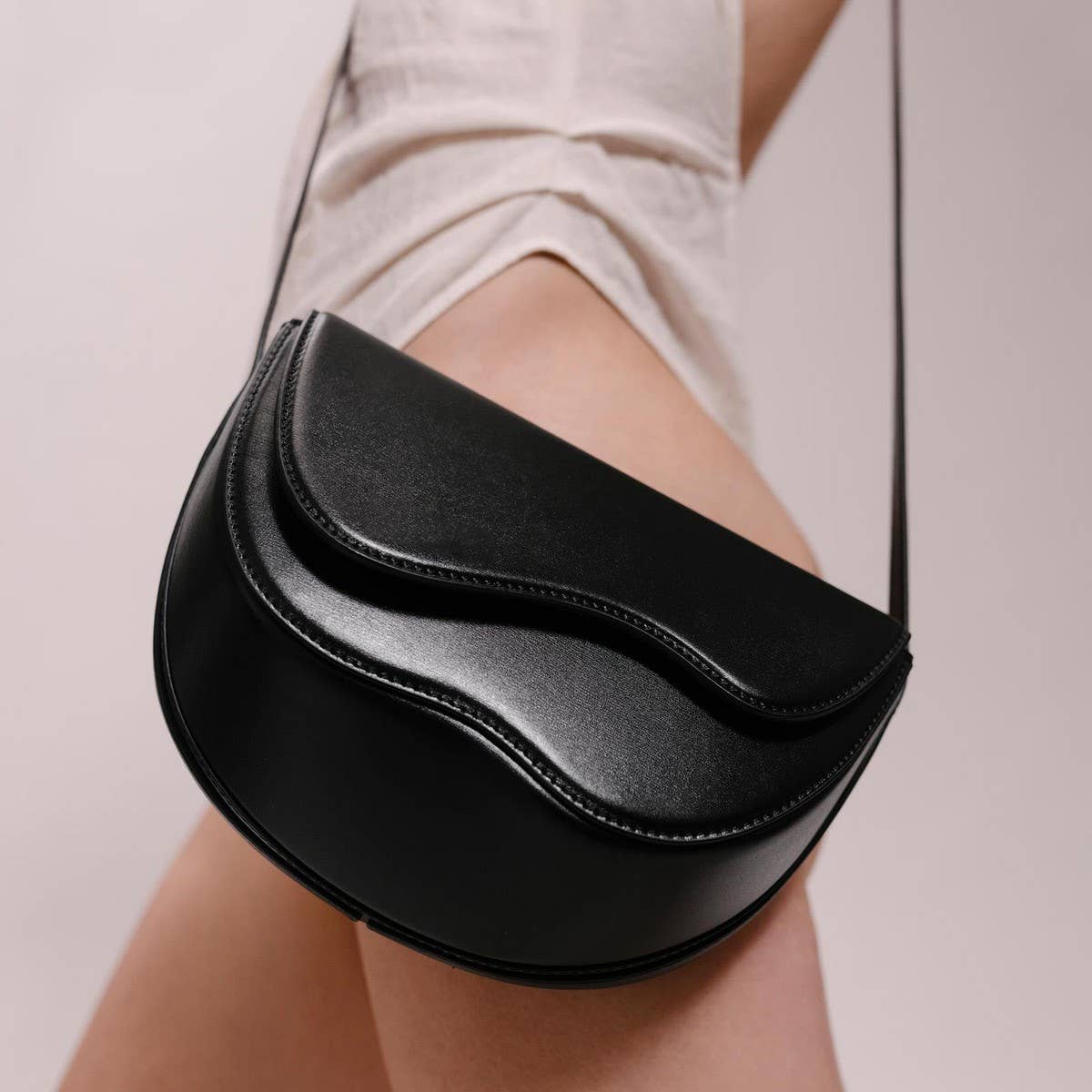 Semi-Circular Contrasting Shoulder Crossbody Bag_Cwab1931