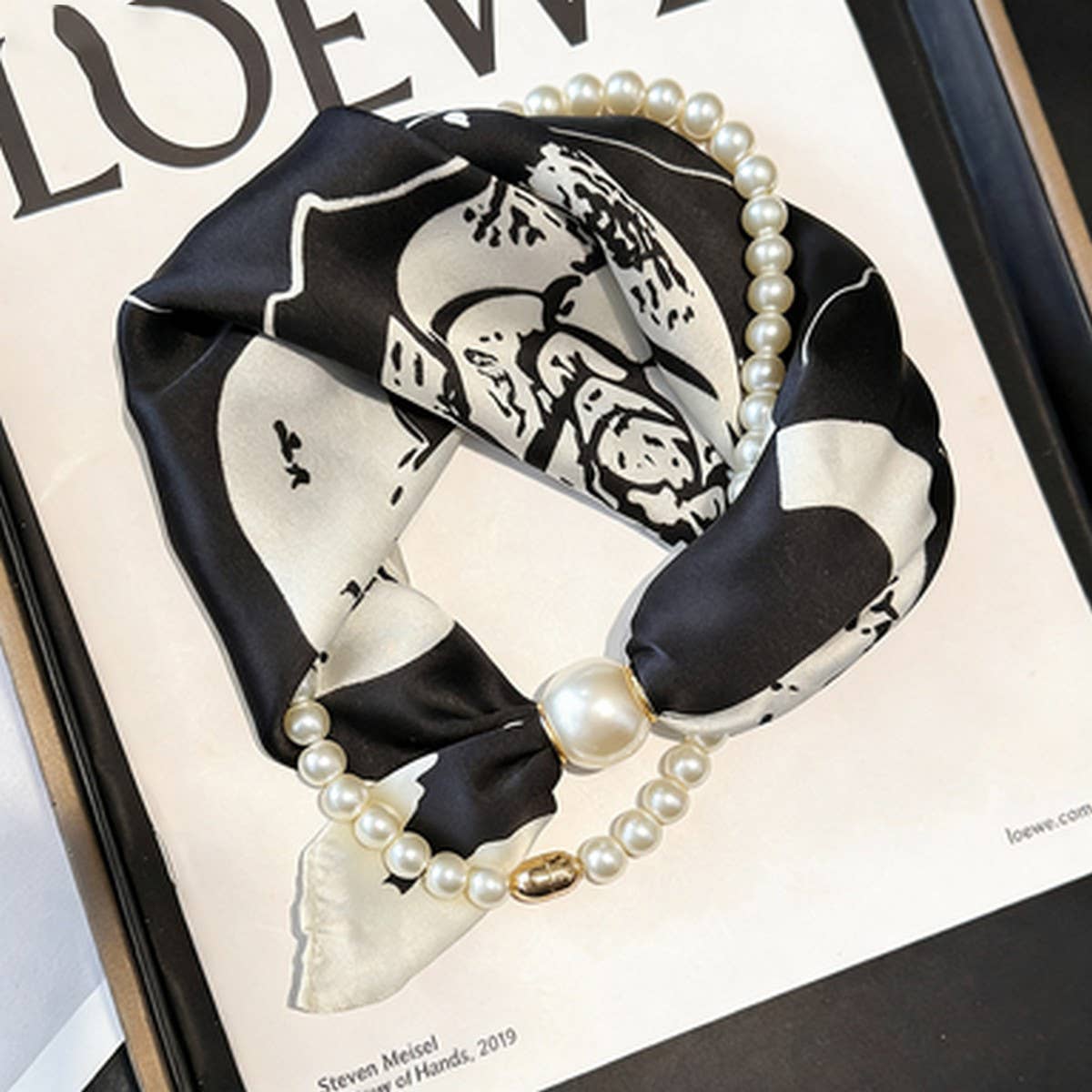 Ivory Pearl Magnetic Skinny Neck Scarf_Cwasc03933