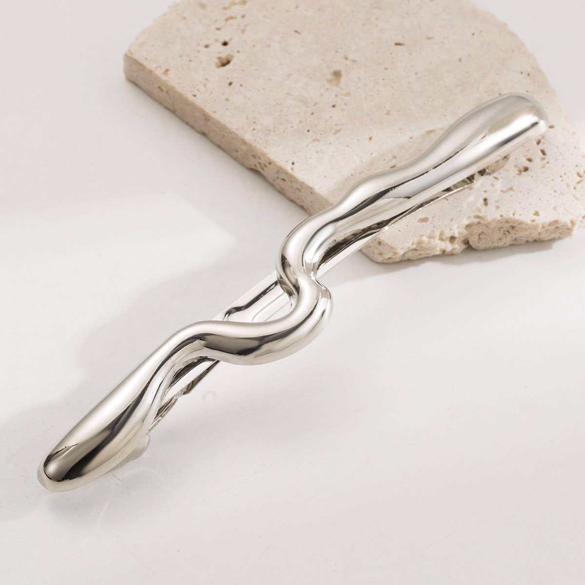 Wrinkled Metal Hair Clip Elegant Low Ponytail_Cwmm8539