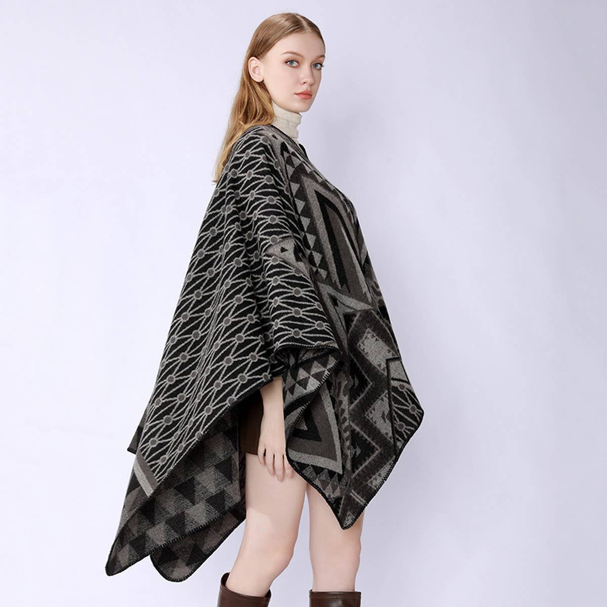 FASHION TRAVEL OUTFIT PHOTO WARM WARM SHAWL_CWMM2093