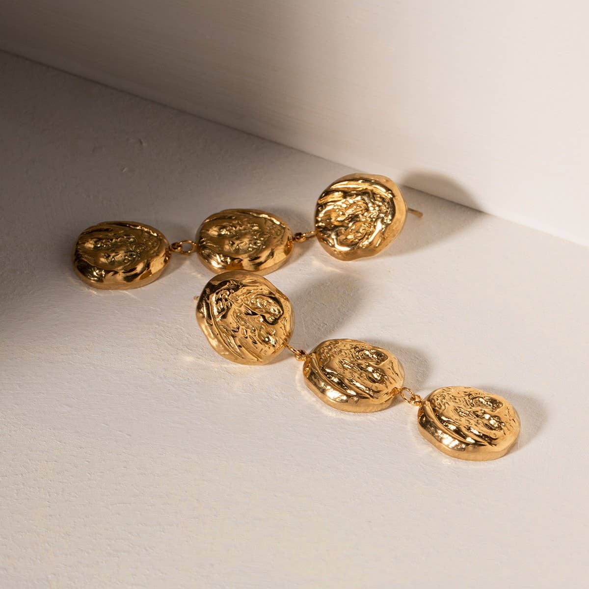 GEOMETRIC STAINLESS STEEL WRINKLE STUD EARRINGS_CWMM2352