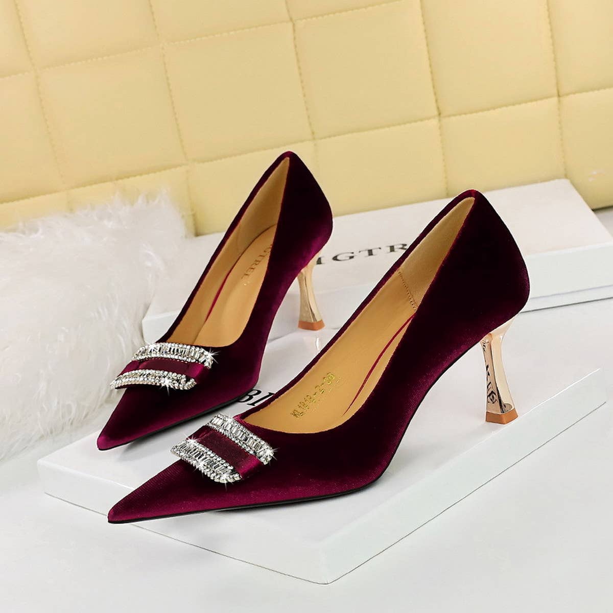 SHALLOW POINTED TOE DIAMOND BUCKLE HIGH HEELS_CWSHH0090
