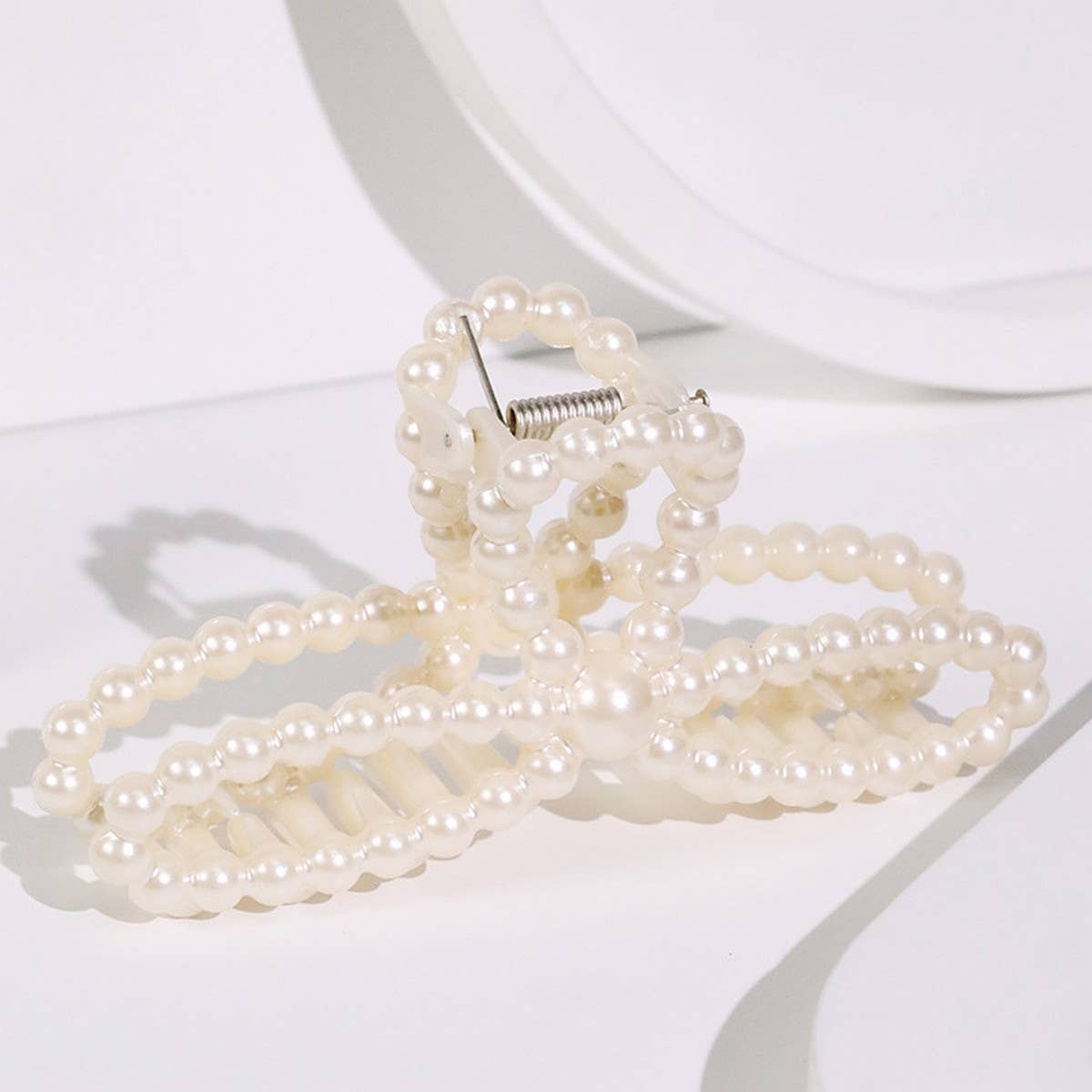 Chic Pearl Heart Claw Clip Minimalist Hair Grip