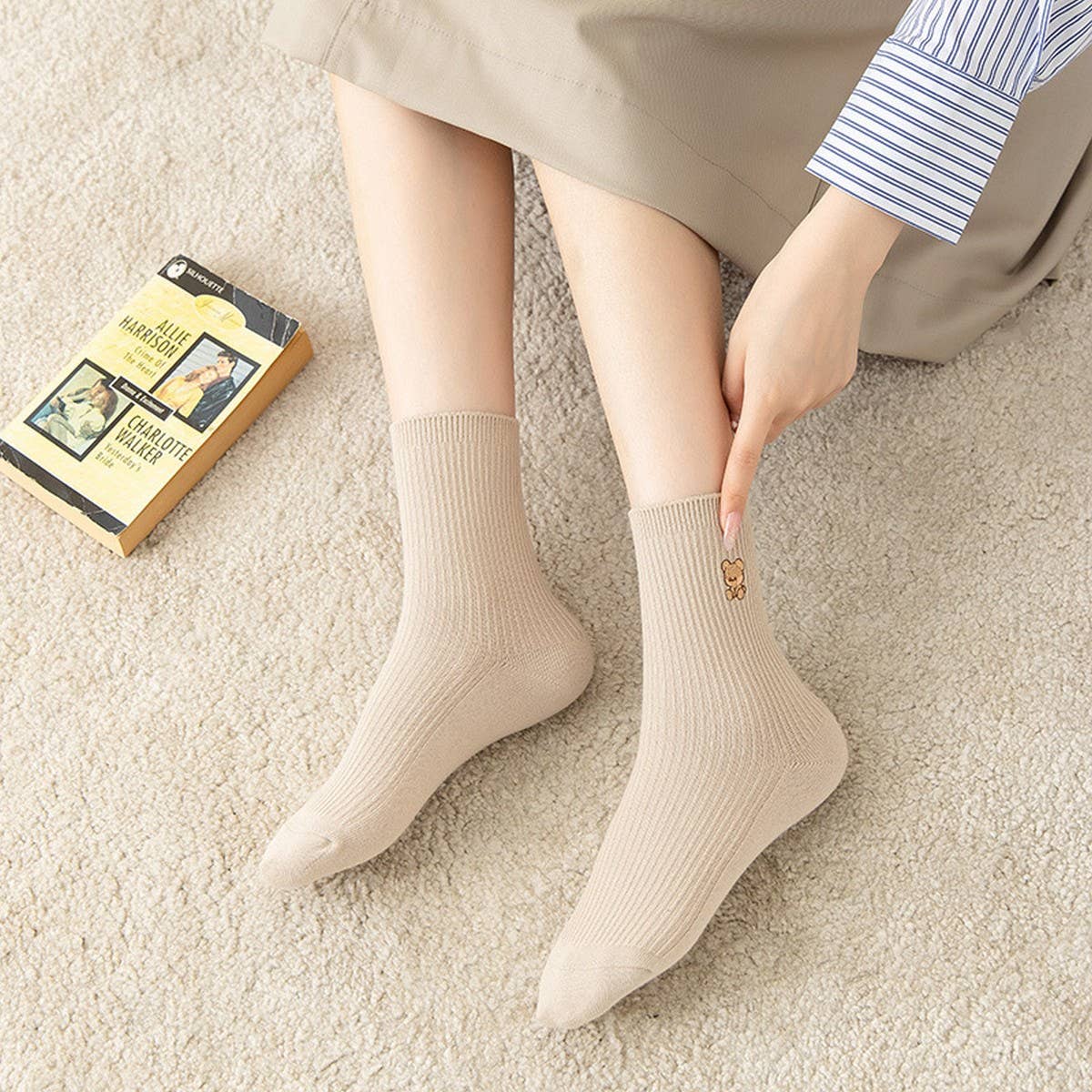 EMBROIDERED BEAR CUTE WOMENS SOCKS_CWMS1114