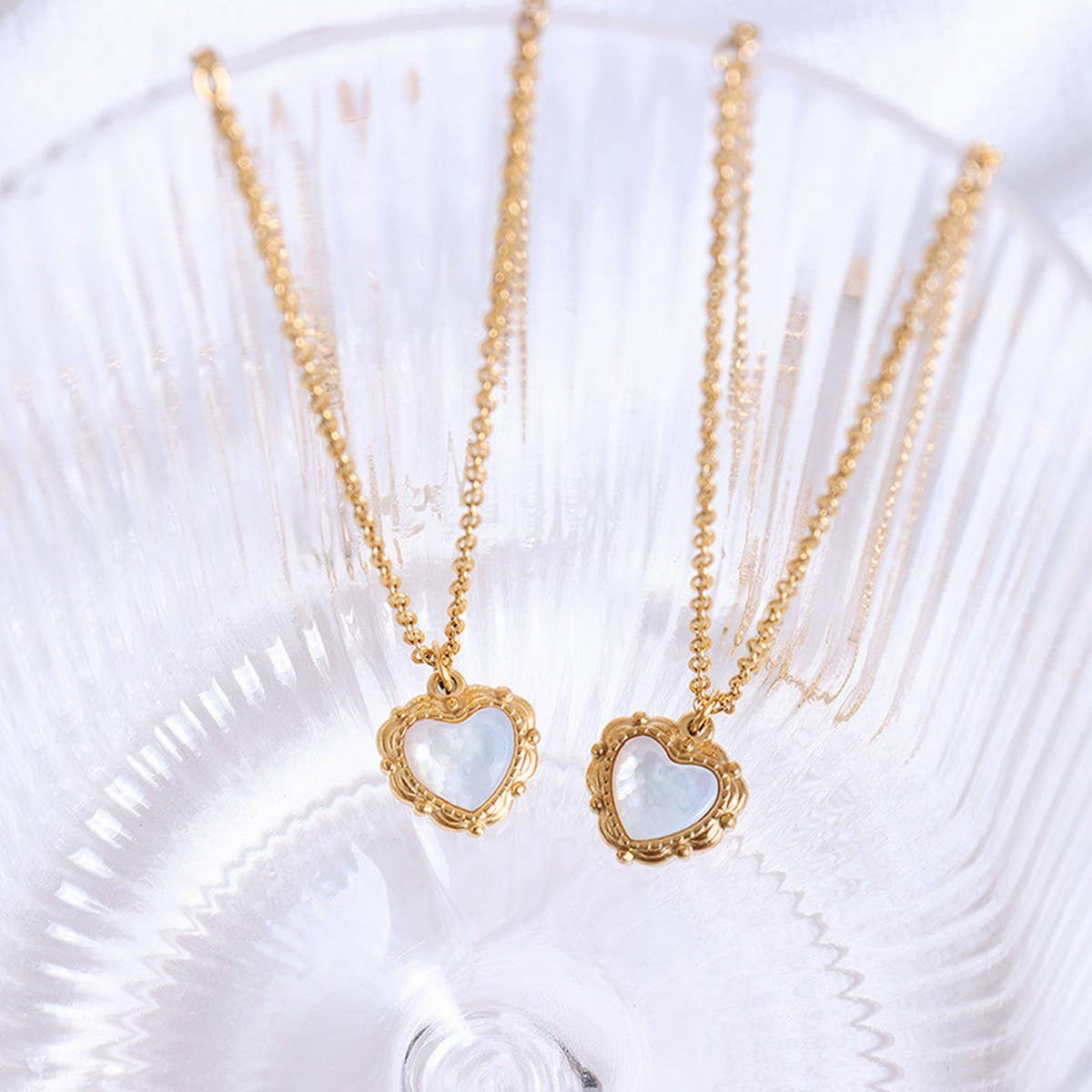 HEART SHAPED SEASHELL GOLD PLATED NECKLACE_CWAJE1098