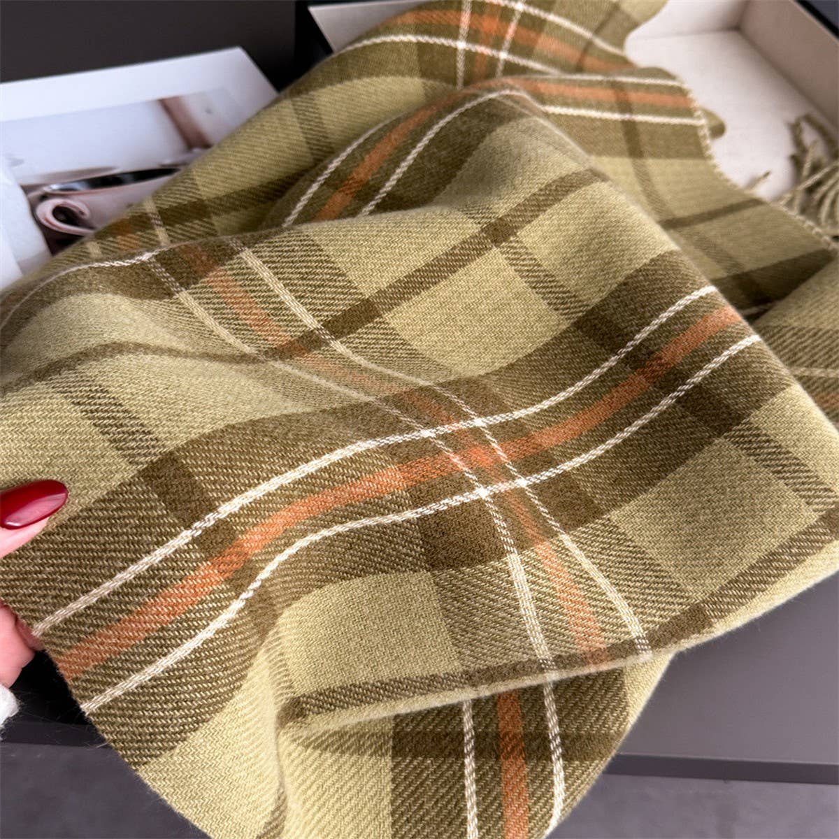 Classic Plaid Cashmere Feel Scarf For Women_Cwasc03235