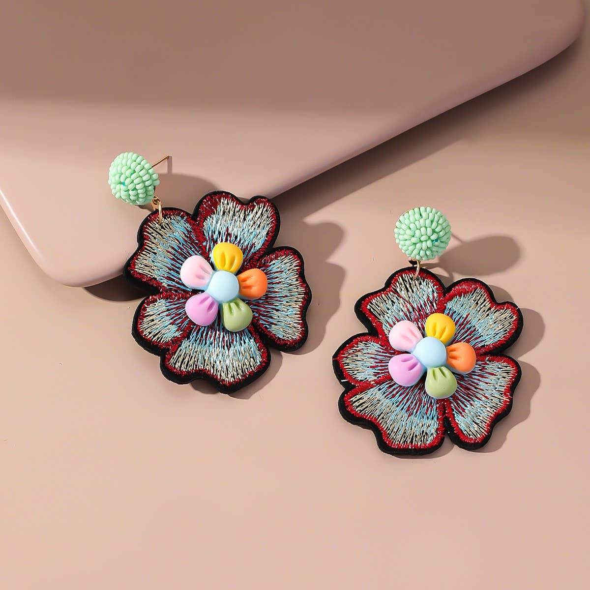 EMBROIDERED CRYSTAL FLOWER EARRINGS_CWMM6174