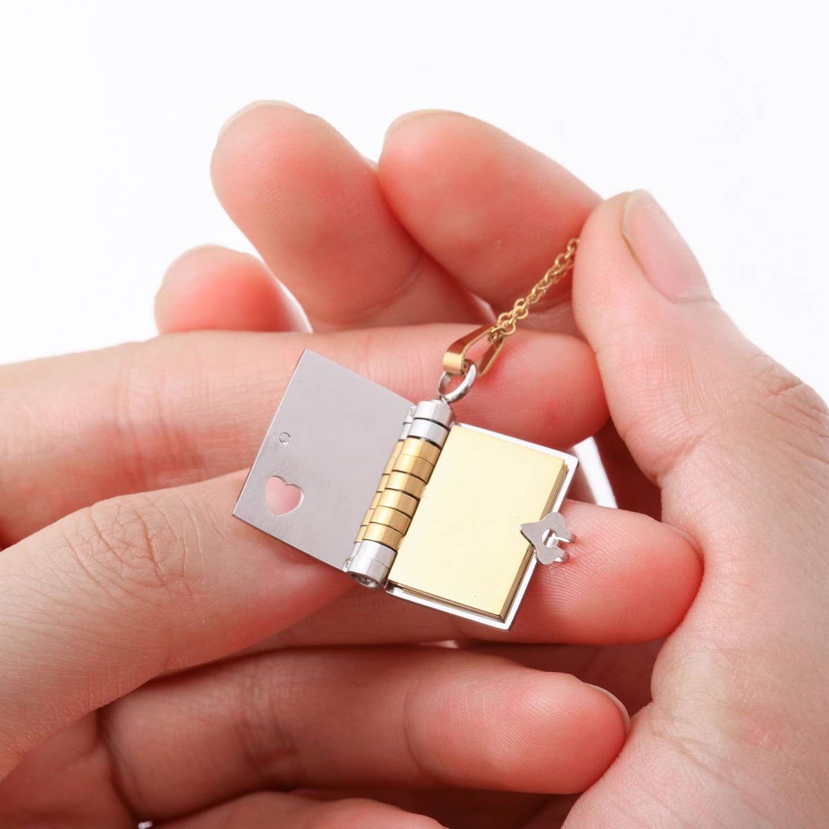 COUPLE OPEN AND CLOSE BOOK PENDANT NECKLACE_CWMM5692