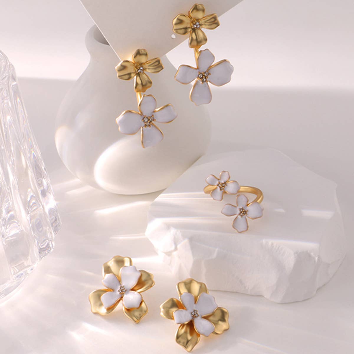 FLOWER DESIGN EARRINGS_CWAJE0460