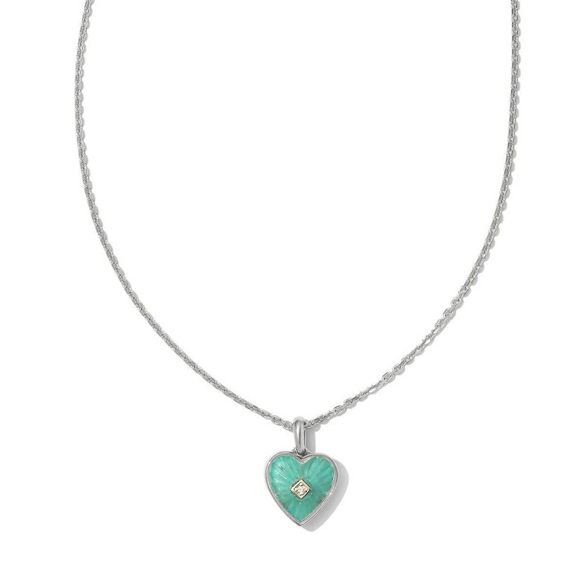 SWEET HEART SHELL PENDANT NECKLACE_CWMM5294