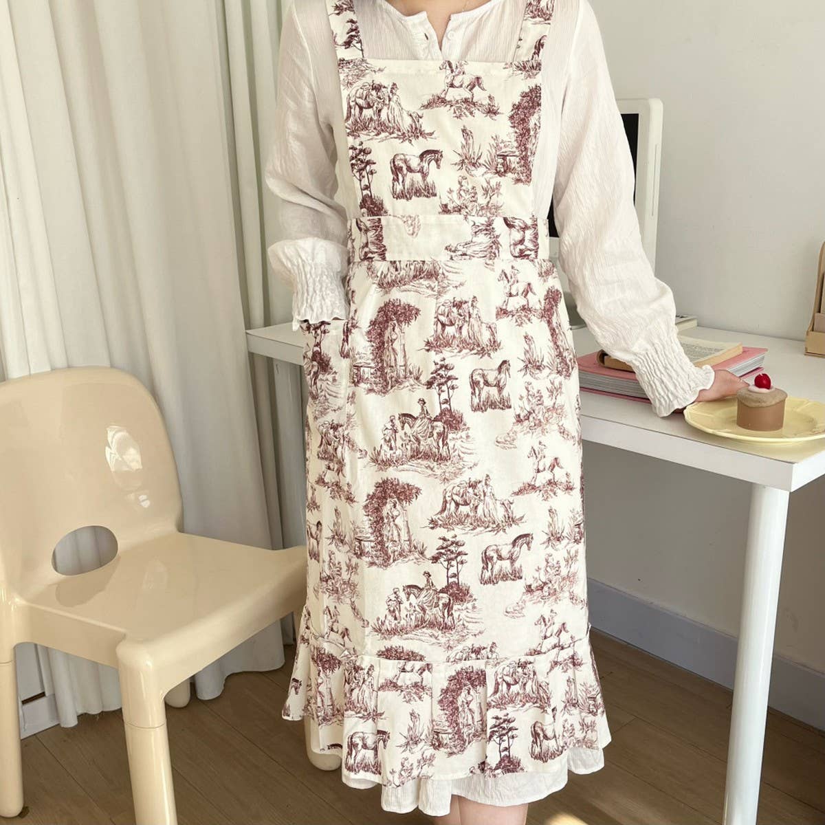 LANDSCAPE PAINTING OF RUFFLED NUMB APRON_CWMM5801