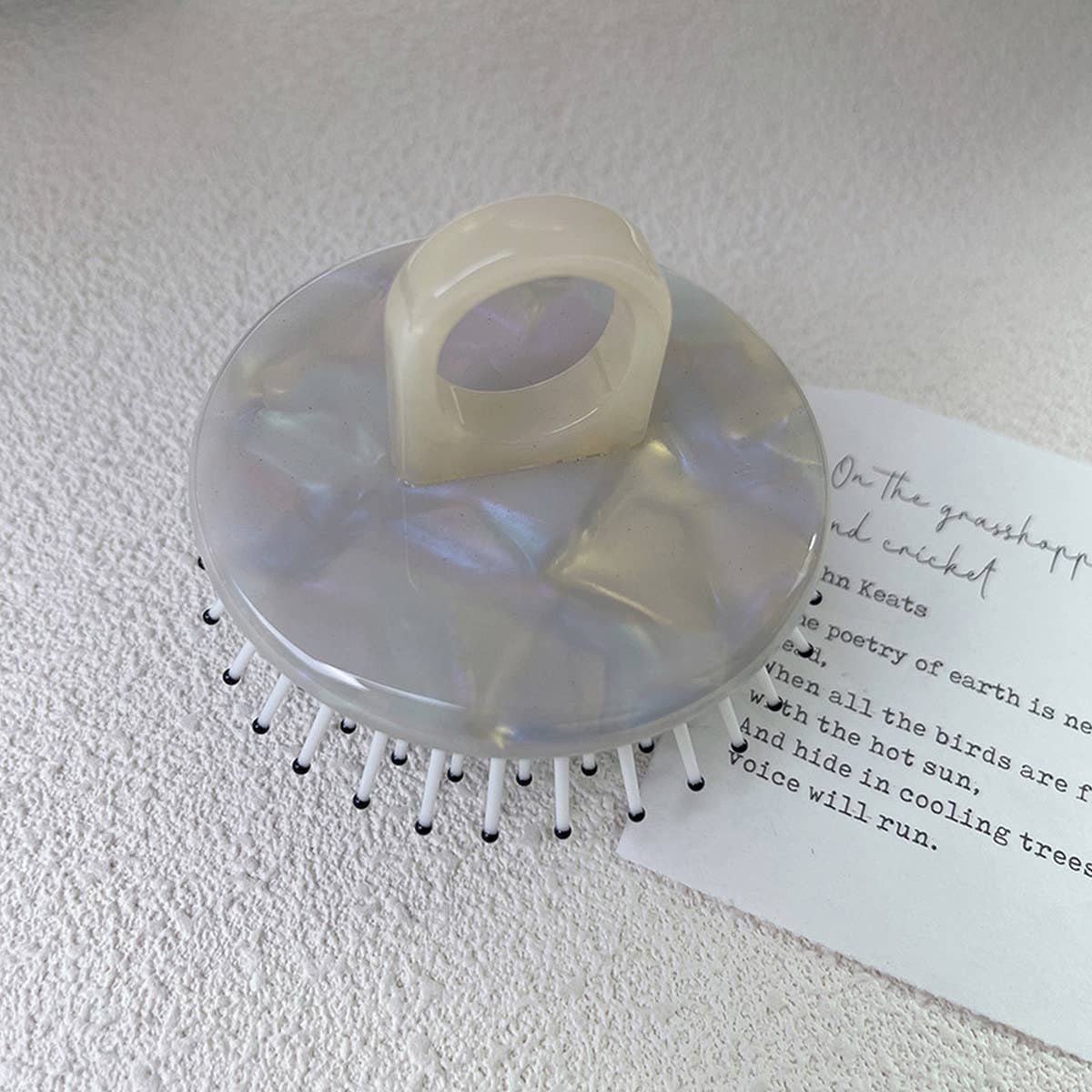 SIMPLE AND PORTABLE MASSAGE COMB_CWMM1083