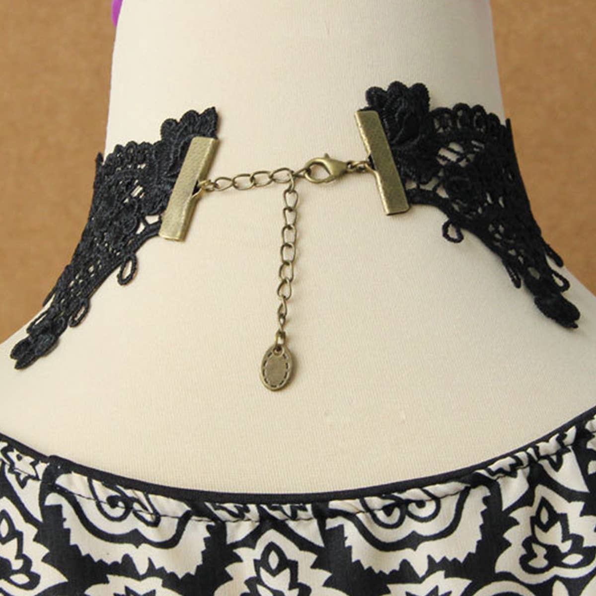 HALLOWEEN RETRO FLOWER CRYSTAL LACE SHORT NECKLACE_CWMM0164