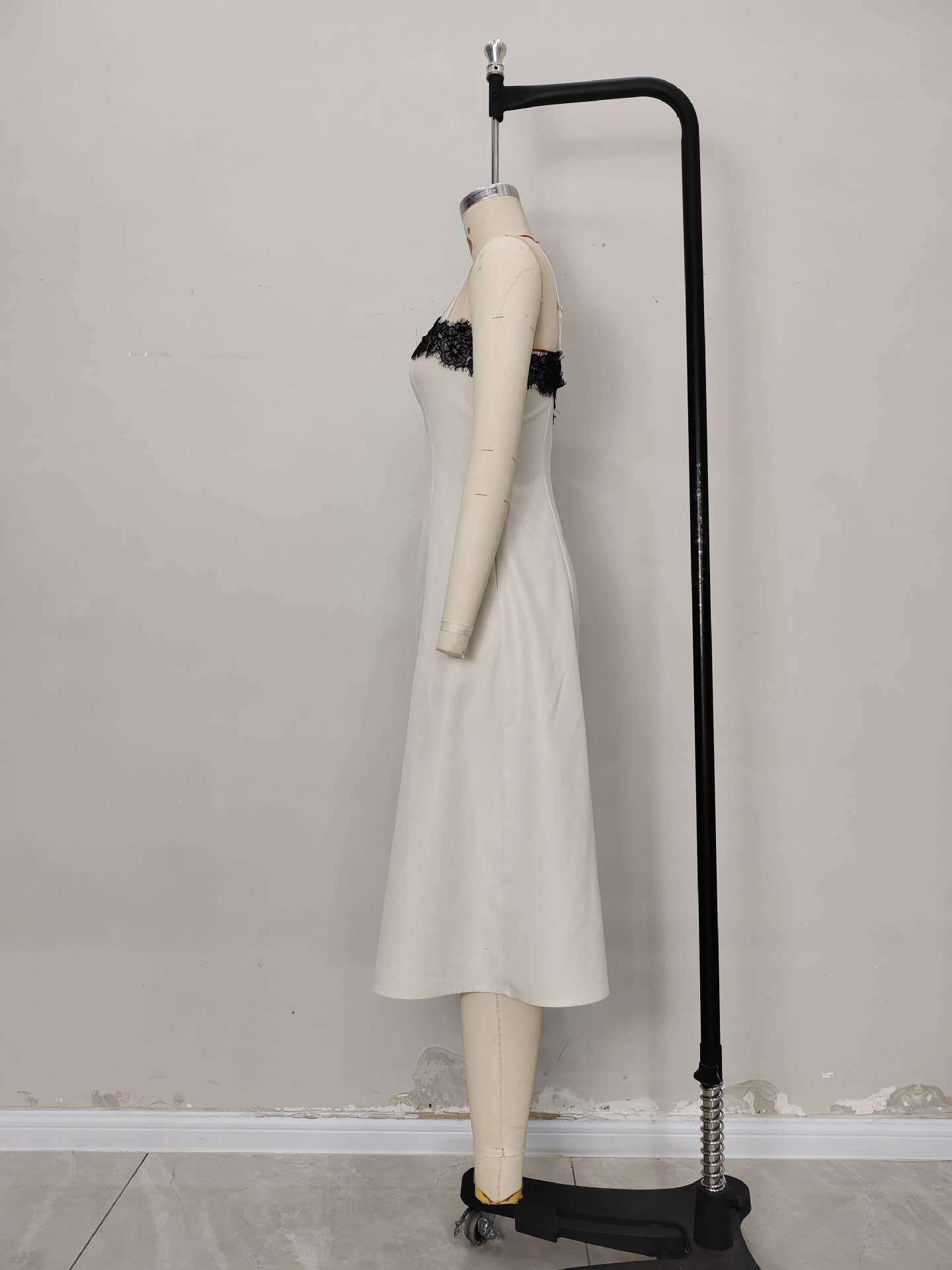 Stylish Lace Color Off-The-Shoulder Halter Dress